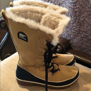 Sorel Lace up snow boots size 8.5